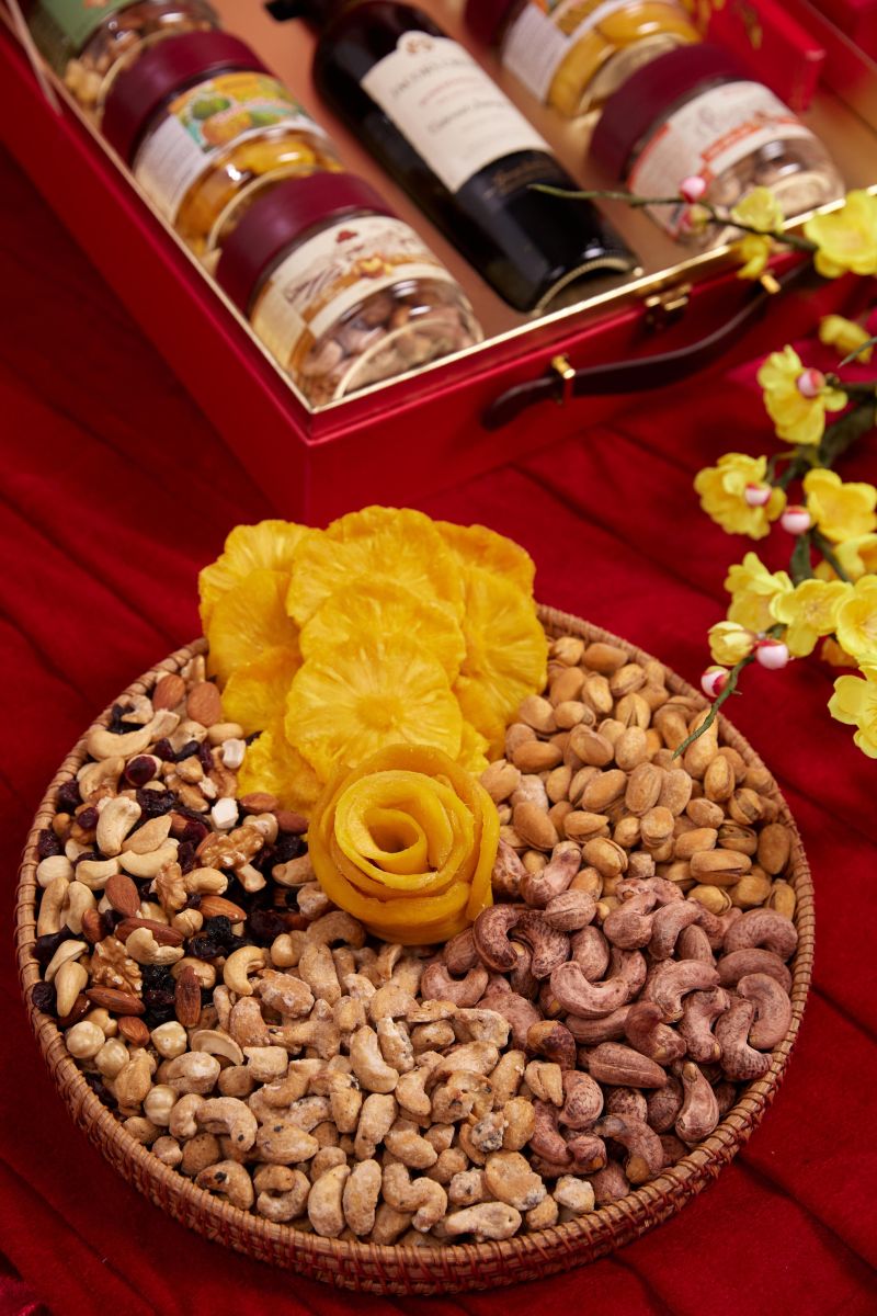 HỘP QUÀ TẾT PREMIUM - THIÊN TƯỚC HOÀNG KIM - (Hộp có chai rượu)